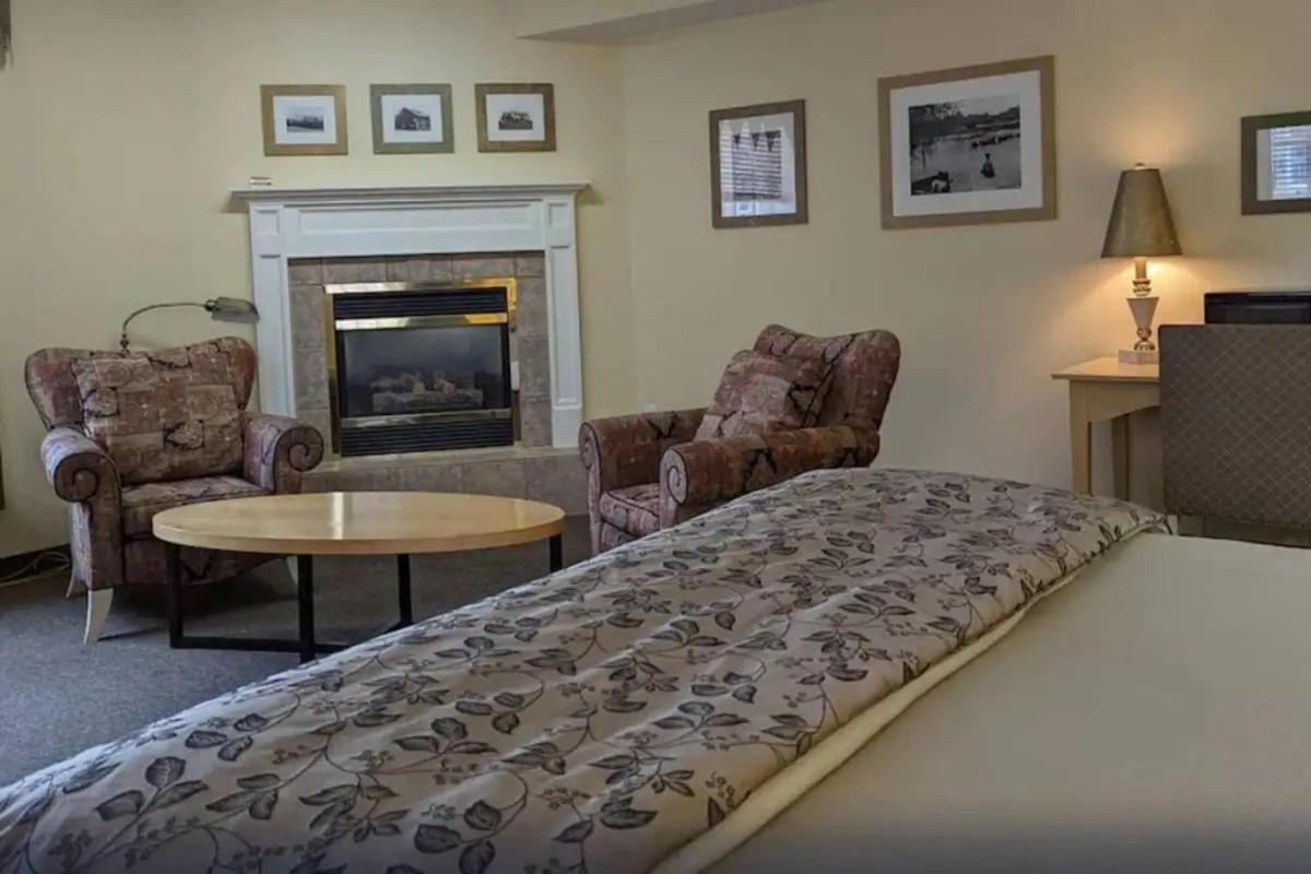 Rockwell Suites